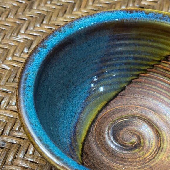 Molatore Pottery Washington Multicolor Handcrafted Stoneware Pottery Bowl - Picture 4 of 8